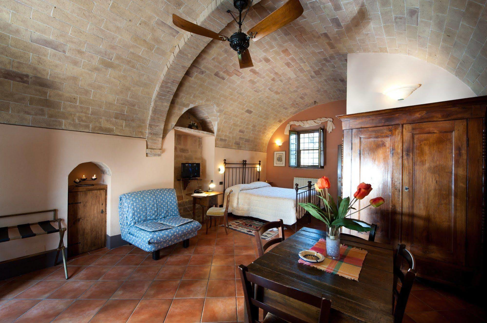 San Quirico dʼOrcia Sarna Residence מראה חיצוני תמונה